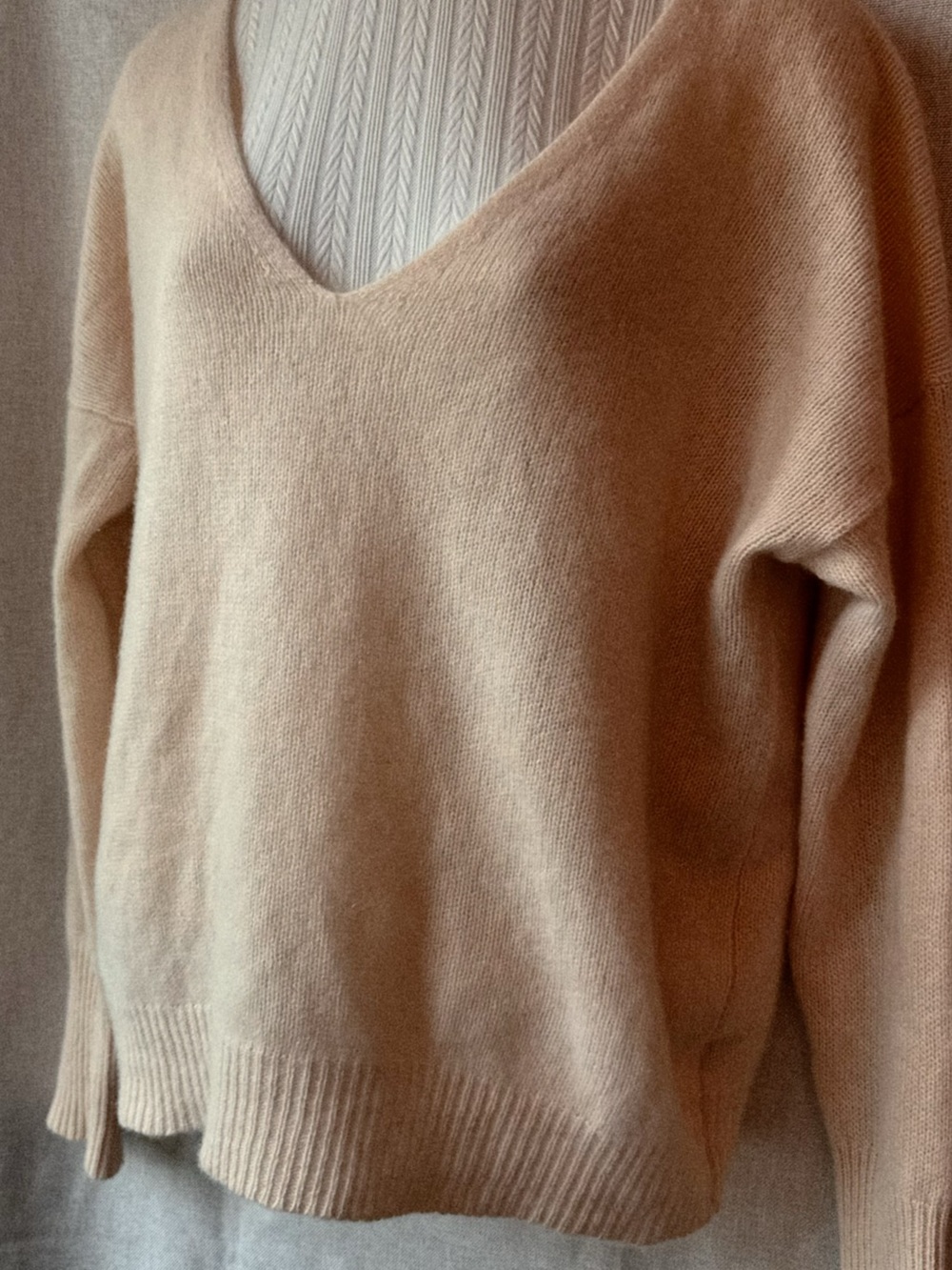 🍮 100% Cashmere • 360Cashmere • Dulce de Leche Cheesecake • Vanilla Cream V-Neck - Picture 9 of 11
